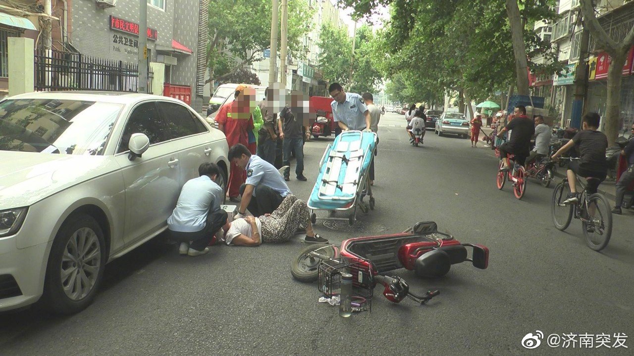 公交车遭撞公交车遭遇意外撞击，高C事件纪实