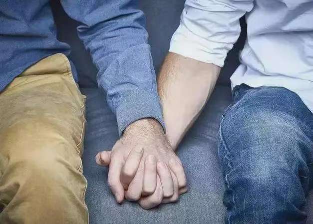 探索与理解，关于Gay视频的多元视角-第1张图片