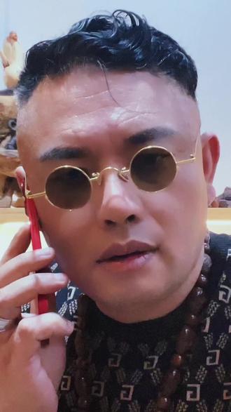 斗鱼七哥感冒躺床上斗鱼七哥，网络世界的璀璨明星