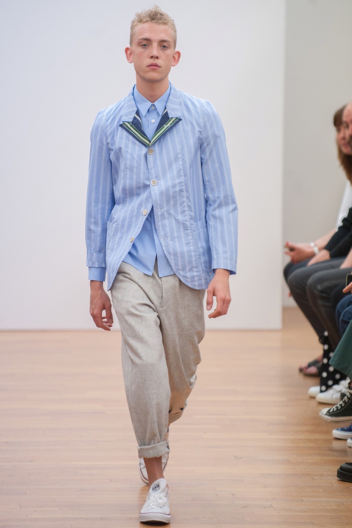 日本comme des garcons日本时尚先锋，Comme des Garçons的独特魅力-第2张图片