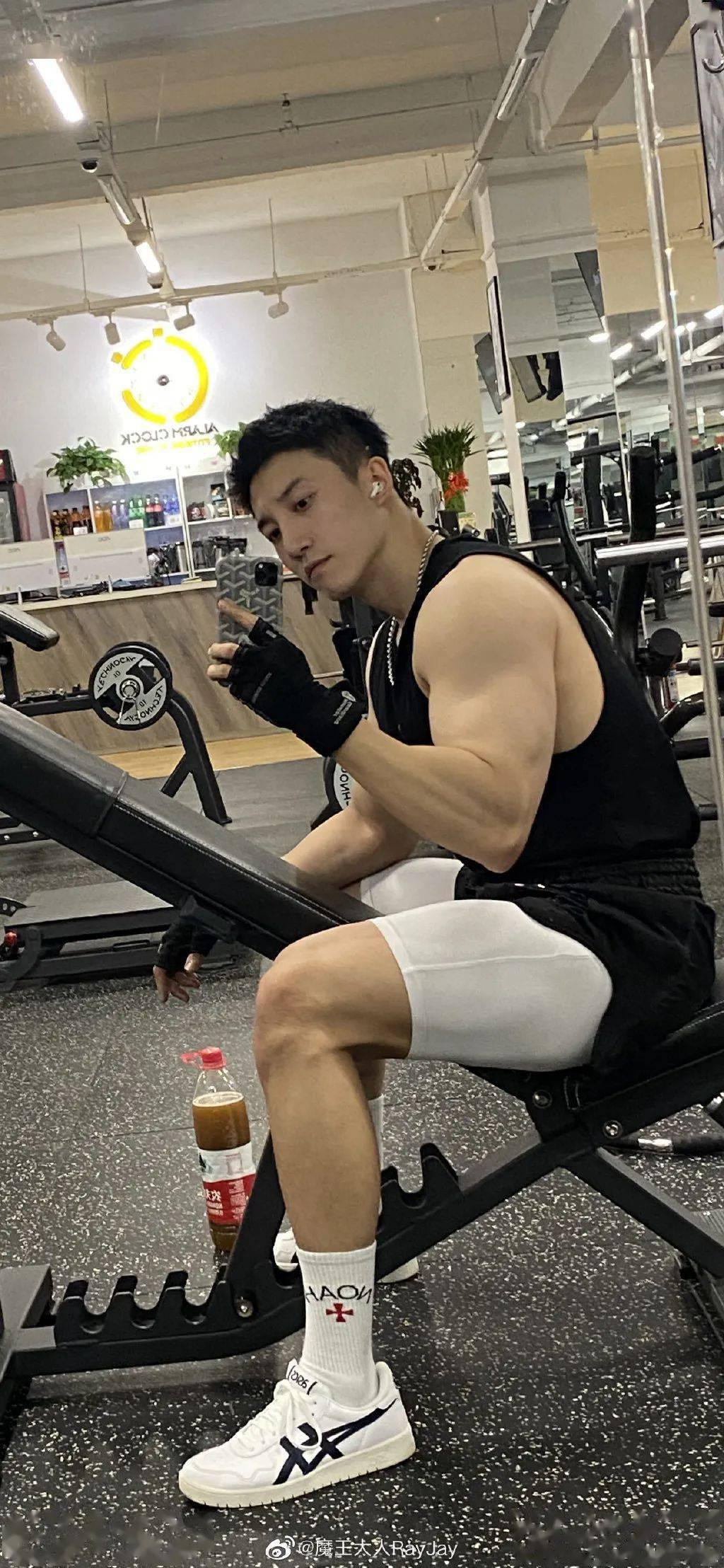 chinese中老年gayoldhd探索中国中老年群体的多元文化——关于中老年男性的兴趣与娱乐-第2张图片