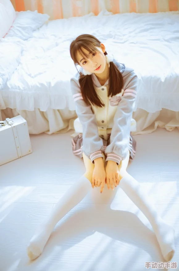 白丝校花被狂揉大胸羞羞动漫白丝校花在羞羞动漫中的狂揉大胸之旅-第1张图片