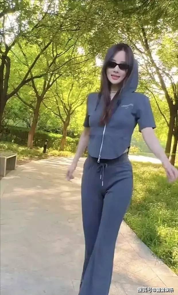李小璐视频流出的泪李小璐视频事件，公众舆论的反思与隐私权的探讨-第2张图片