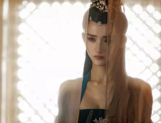 被按在办公室糟蹋小黄文办公室的隐秘之痛，被按在小黄文下的阴影-第2张图片