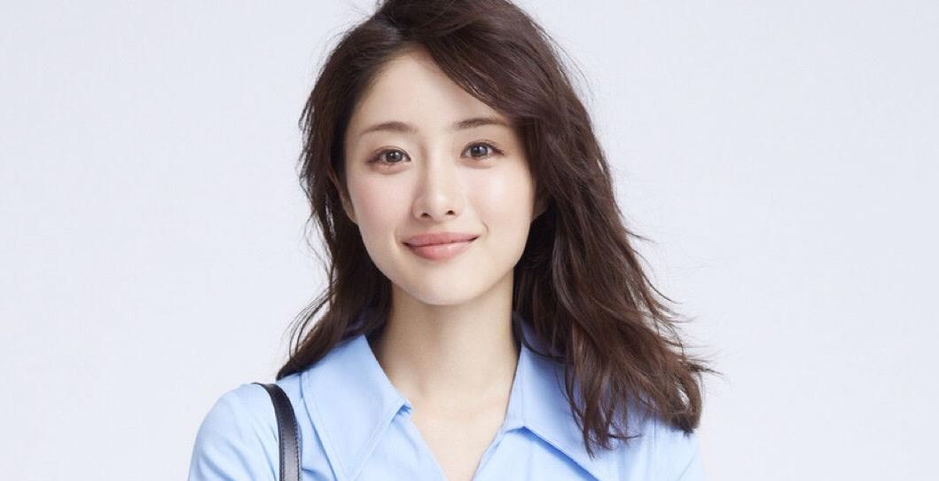 女子日系裸妆，清新自然的美妆艺术-第1张图片