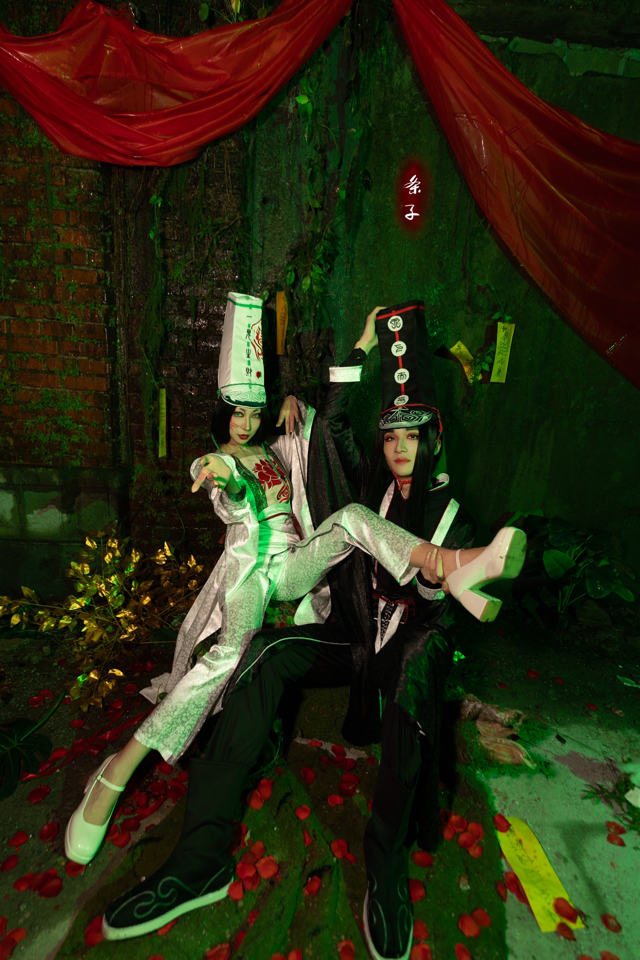 第五人格黑白无常皮肤第五人格中的黑白无常，神秘而深邃的双重角色-第2张图片