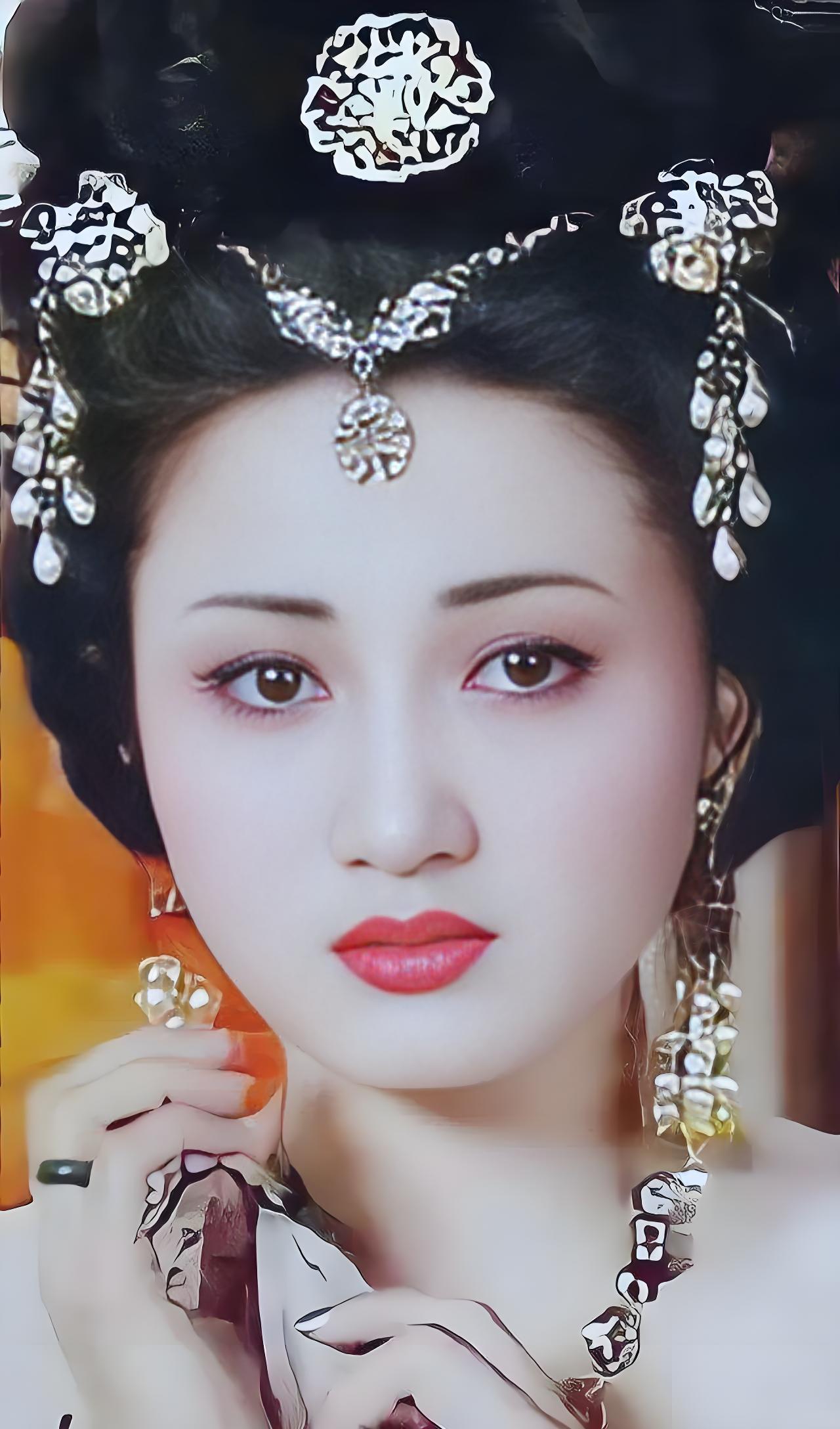 丰裕纵满杨玉环2588丰裕纵满的盛世之恋——杨玉环的2588岁月-第2张图片