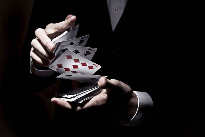 真人打扑克牌网站，娱乐新风尚还是潜在风险？