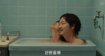 撕开胸罩胸奶头玩大胸动态图片探索大胸动态之美，从撕开胸罩到玩弄胸奶头-第2张图片